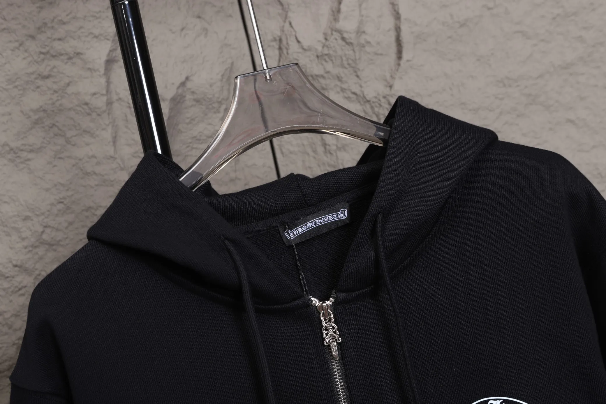 🅿️380 top version new k02 🇺🇸City limited｜ChromeHearts 25 early autumn Chrome Hearts zipper hooded sweatshirt is here Sanskrit letter city cross horseshoe arm zipper hooded sweatshirt, same style for men and women, a must-have basic versatile sweatshirt jacket for early autumn, easy to solve daily matching problems! Casual fit hooded sweatshirt, the silhouette is casual, smooth, casual and tolerant. 530g, custom-made high-weight pure cotton fabric with clear texture and comfortable upper body. The classic model is a must-have for students. If you like it, come and get the same model!